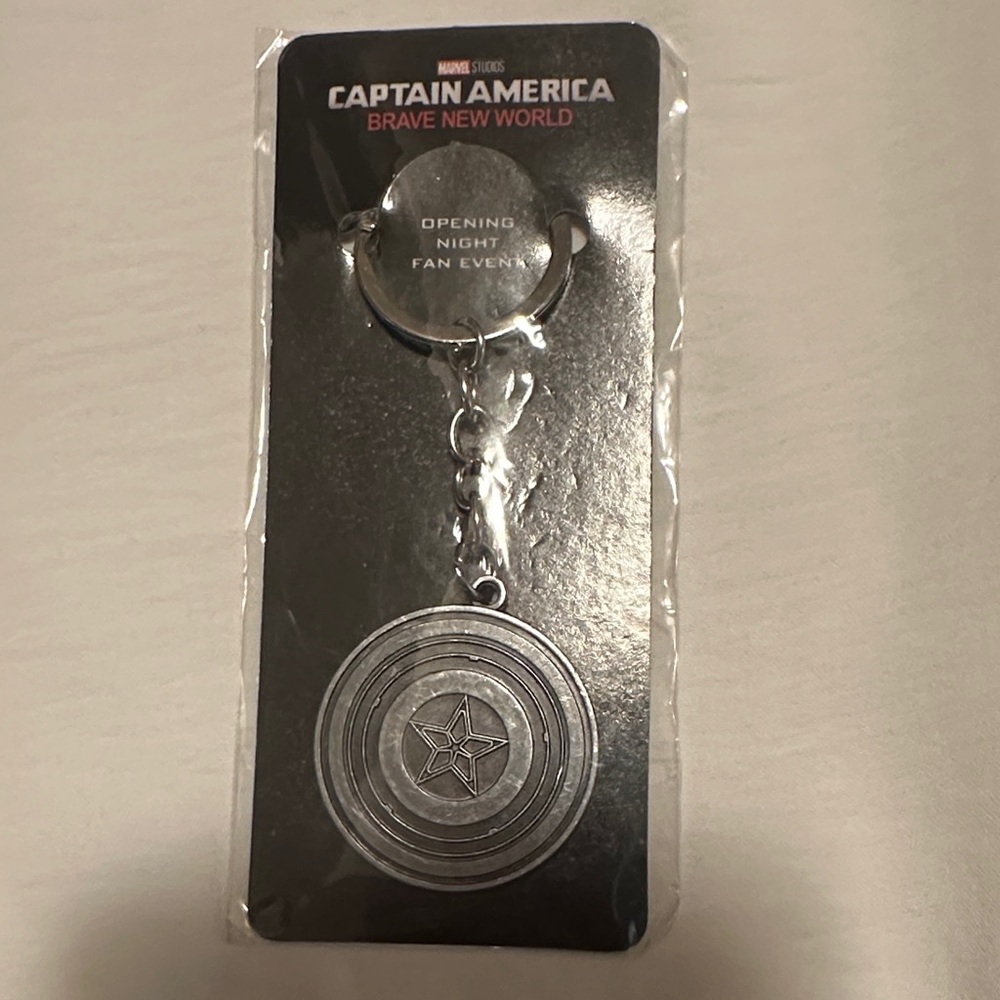 Marvel Captain America Silver Shield Key Holder Keychain